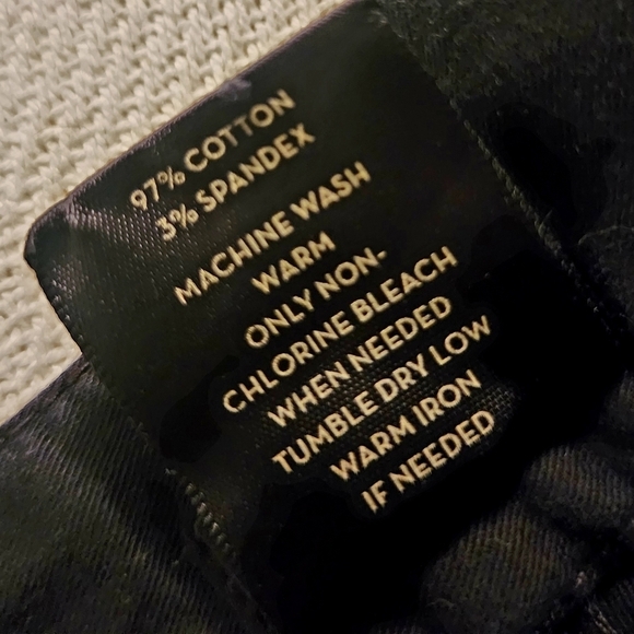 Ann Taylor Petite Curvy Fit Black Shorts Women's 8P Modest Bermuda Casual EUC - Picture 5 of 5